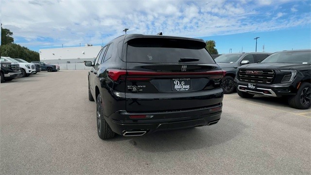 Buick Enclave Vehicle Full-screen Gallery Image 07