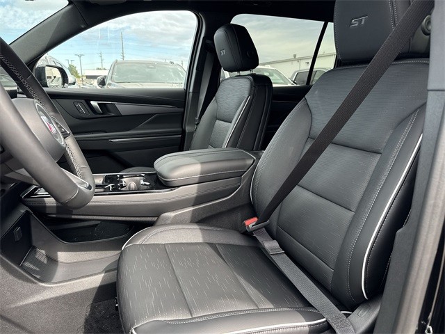 Buick Enclave Vehicle Full-screen Gallery Image 11