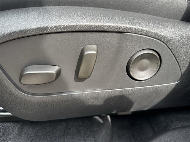 Buick Enclave Vehicle Full-screen Gallery Image 12