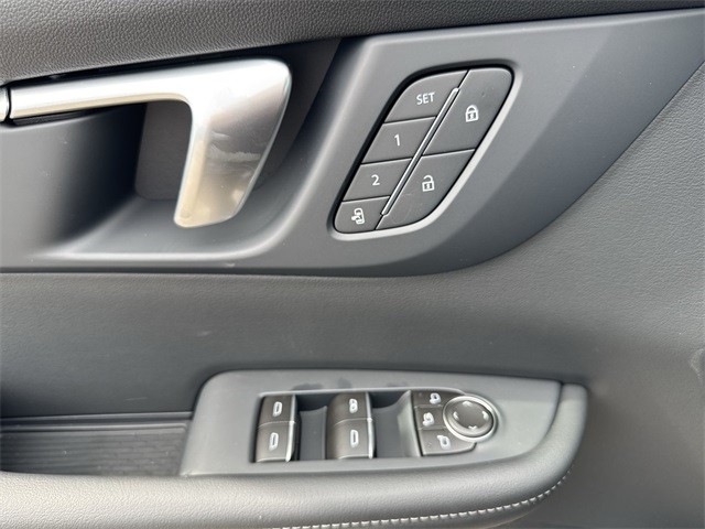 Buick Enclave Vehicle Full-screen Gallery Image 13