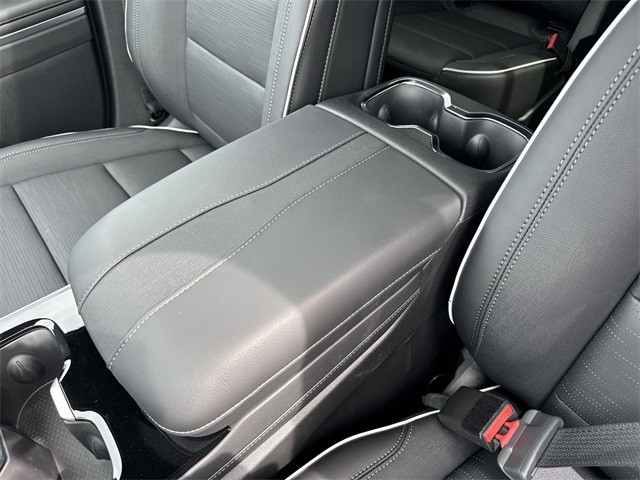 Buick Enclave Vehicle Full-screen Gallery Image 21