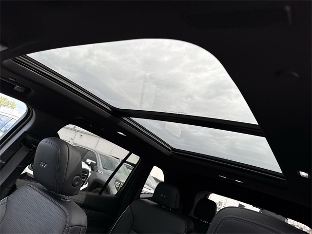 Buick Enclave Vehicle Full-screen Gallery Image 22