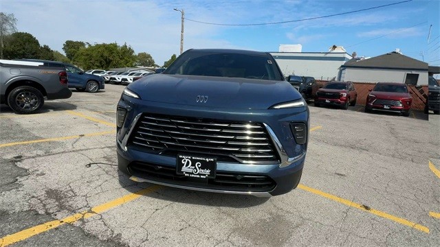 Buick Enclave Vehicle Full-screen Gallery Image 03