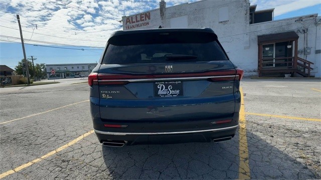 Buick Enclave Vehicle Full-screen Gallery Image 07