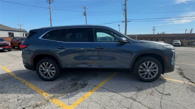 Buick Enclave Vehicle Full-screen Gallery Image 09