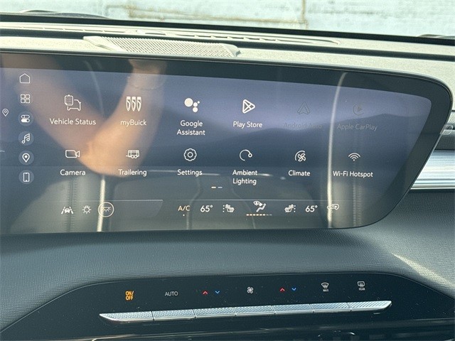 Buick Enclave Vehicle Full-screen Gallery Image 16