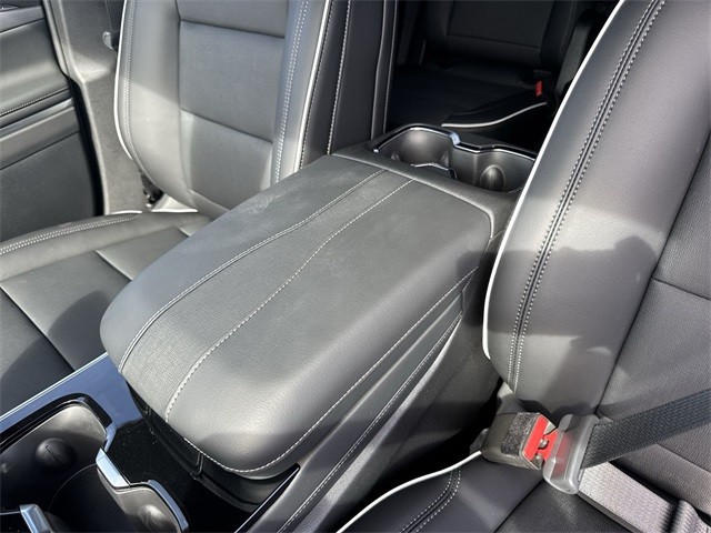 Buick Enclave Vehicle Full-screen Gallery Image 21