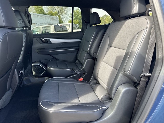 Buick Enclave Vehicle Full-screen Gallery Image 22