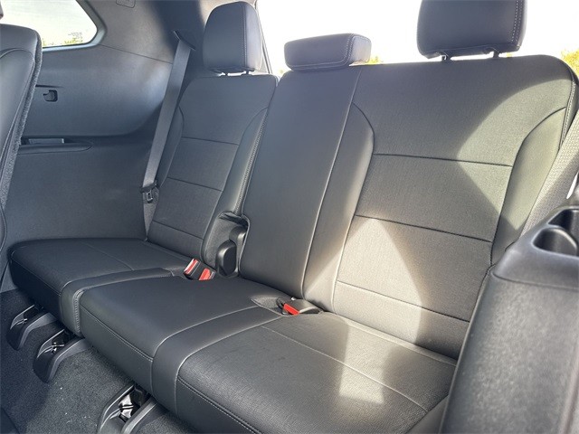 Buick Enclave Vehicle Full-screen Gallery Image 23