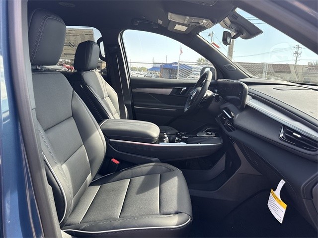 Buick Enclave Vehicle Full-screen Gallery Image 25