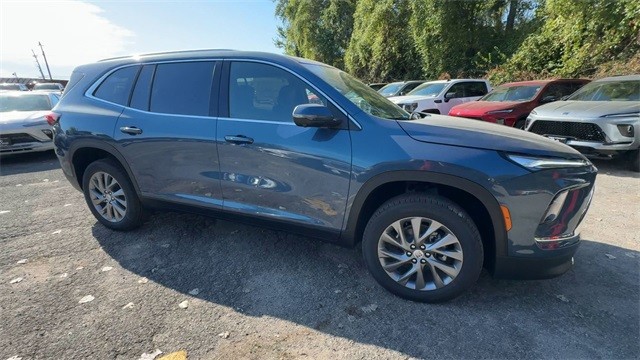 Buick Enclave Vehicle Full-screen Gallery Image 02