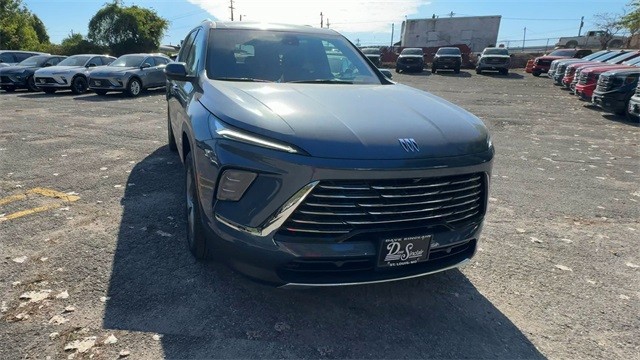 Buick Enclave Vehicle Full-screen Gallery Image 03