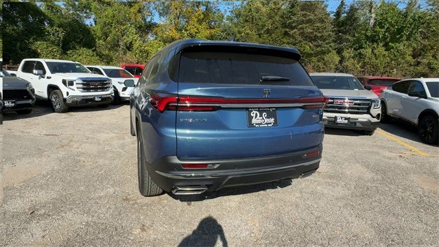 Buick Enclave Vehicle Full-screen Gallery Image 07