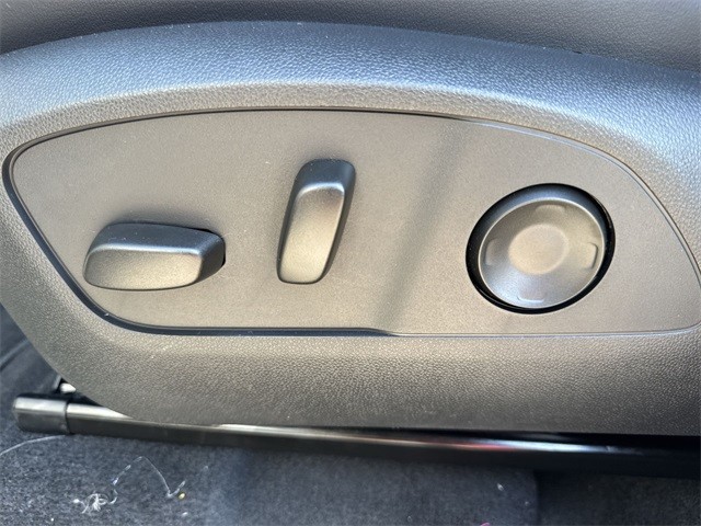 Buick Enclave Vehicle Full-screen Gallery Image 12