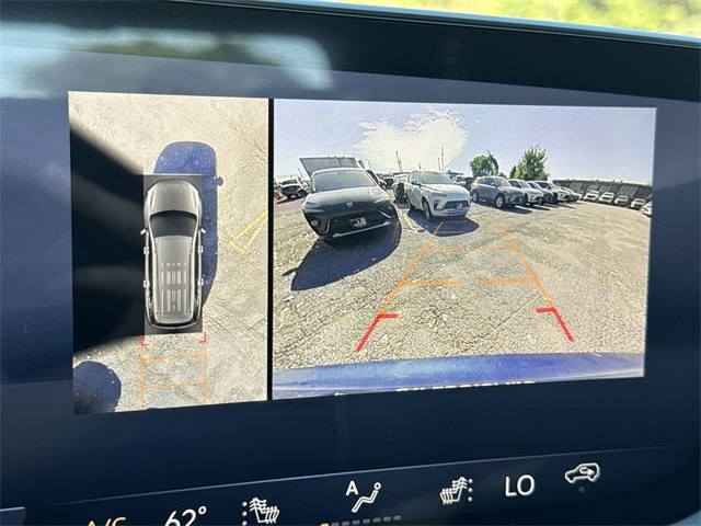 Buick Enclave Vehicle Full-screen Gallery Image 17