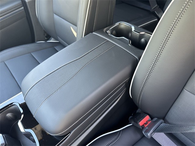 Buick Enclave Vehicle Full-screen Gallery Image 21