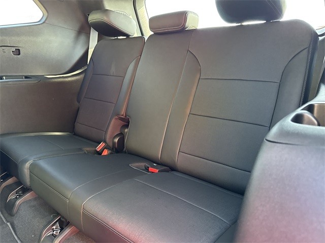 Buick Enclave Vehicle Full-screen Gallery Image 23