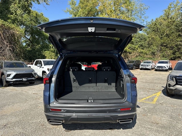 Buick Enclave Vehicle Full-screen Gallery Image 24