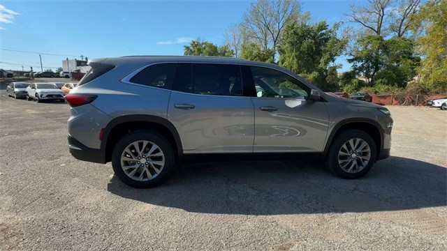 Buick Enclave Vehicle Full-screen Gallery Image 09