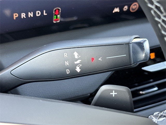 Buick Enclave Vehicle Full-screen Gallery Image 20