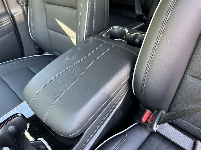 Buick Enclave Vehicle Full-screen Gallery Image 21