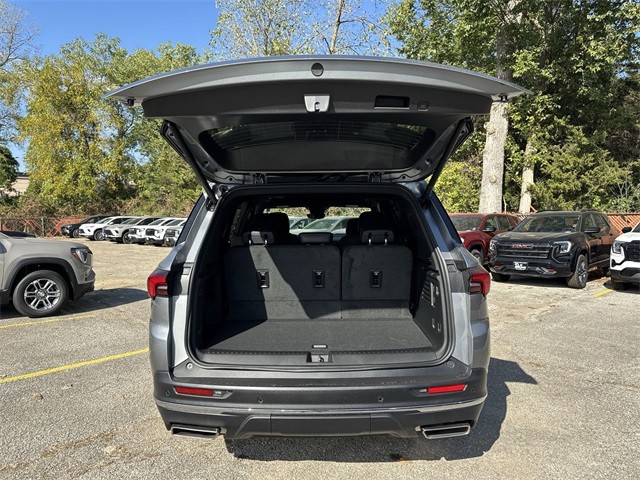 Buick Enclave Vehicle Full-screen Gallery Image 24