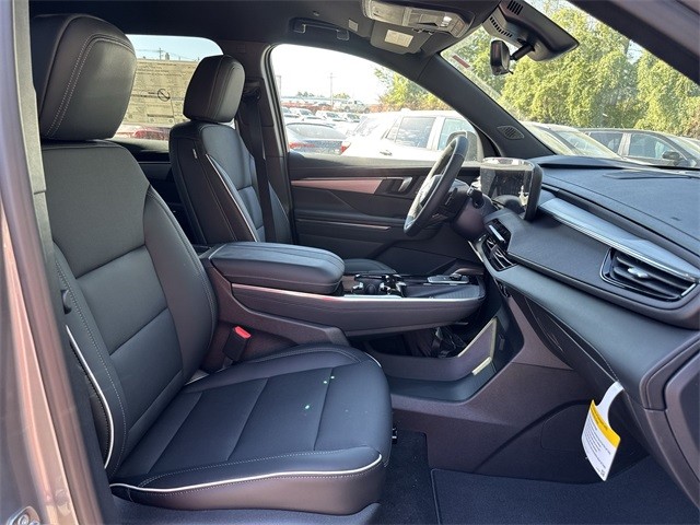 Buick Enclave Vehicle Full-screen Gallery Image 25