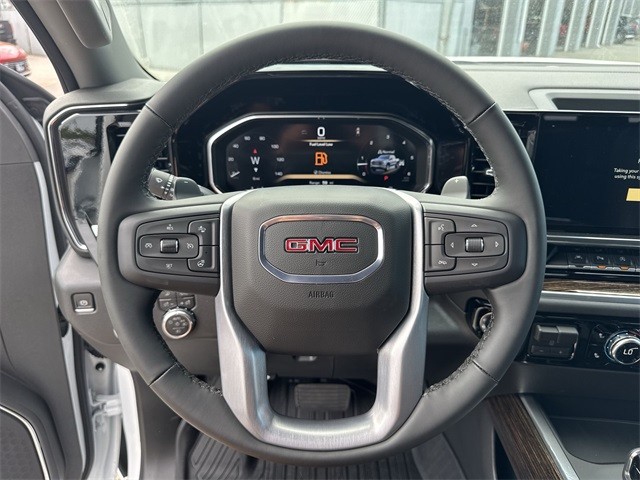 GMC Sierra 1500 Vehicle Full-screen Gallery Image 14