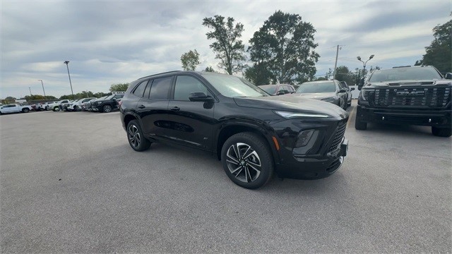 Buick Enclave Vehicle Full-screen Gallery Image 02