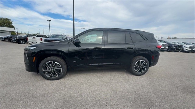 Buick Enclave Vehicle Full-screen Gallery Image 05