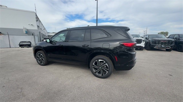 Buick Enclave Vehicle Full-screen Gallery Image 06