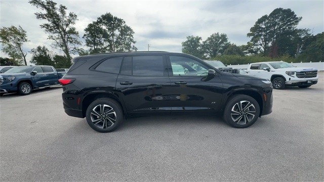 Buick Enclave Vehicle Full-screen Gallery Image 09