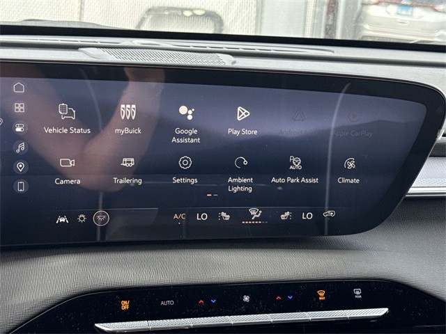 Buick Enclave Vehicle Full-screen Gallery Image 16