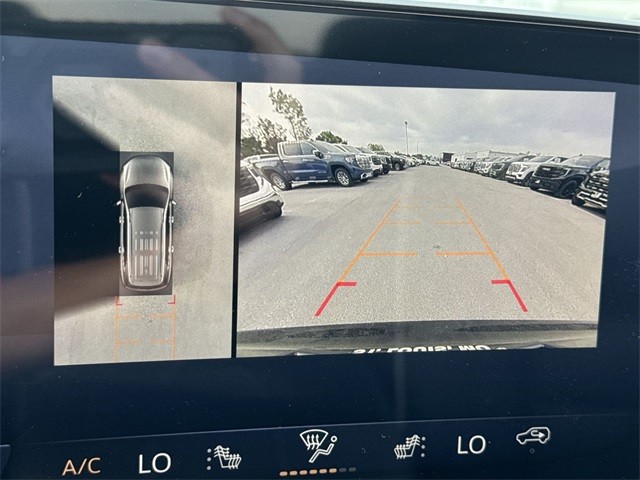 Buick Enclave Vehicle Full-screen Gallery Image 17