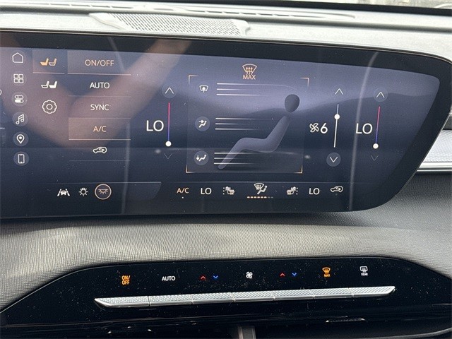 Buick Enclave Vehicle Full-screen Gallery Image 19