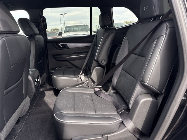 Buick Enclave Vehicle Full-screen Gallery Image 22