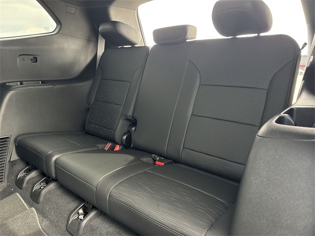 Buick Enclave Vehicle Full-screen Gallery Image 23