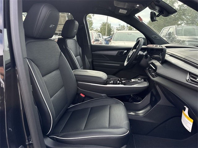 Buick Enclave Vehicle Full-screen Gallery Image 25