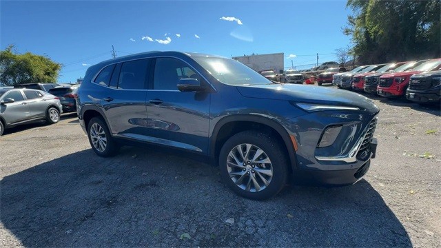 Buick Enclave Vehicle Full-screen Gallery Image 02