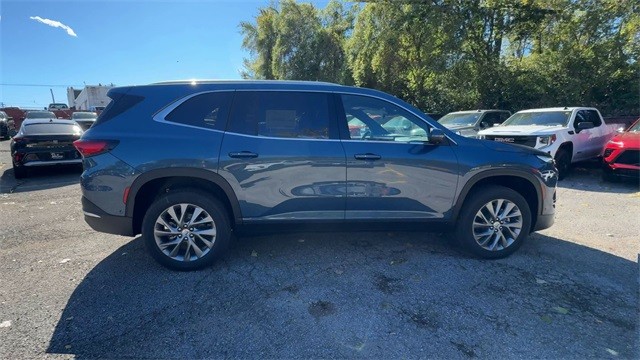 Buick Enclave Vehicle Full-screen Gallery Image 09