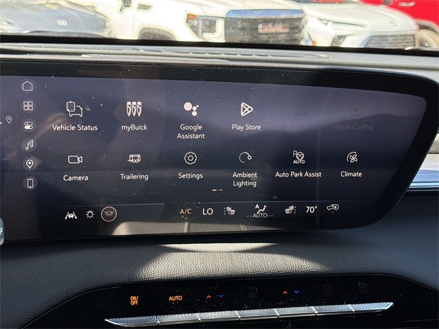 Buick Enclave Vehicle Full-screen Gallery Image 16