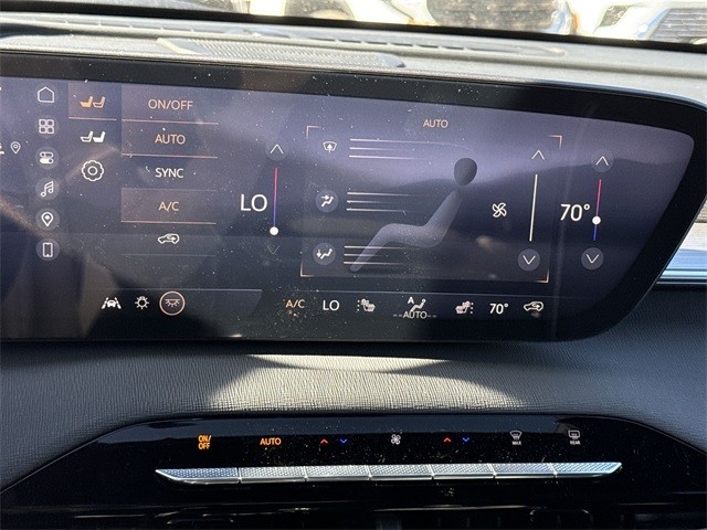 Buick Enclave Vehicle Full-screen Gallery Image 19