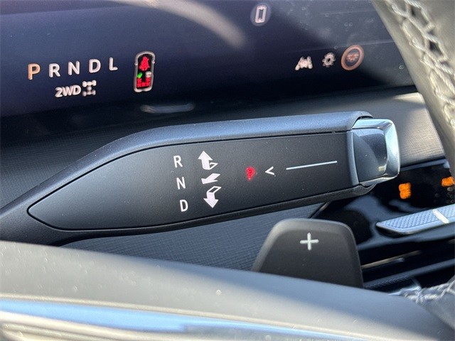 Buick Enclave Vehicle Full-screen Gallery Image 20