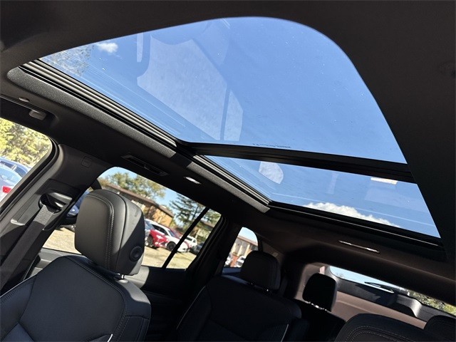 Buick Enclave Vehicle Full-screen Gallery Image 22