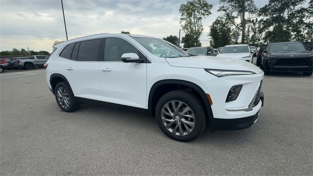 Buick Enclave Vehicle Full-screen Gallery Image 02