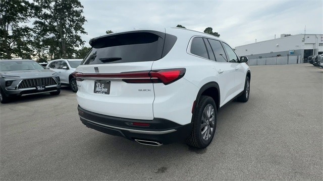 Buick Enclave Vehicle Full-screen Gallery Image 08