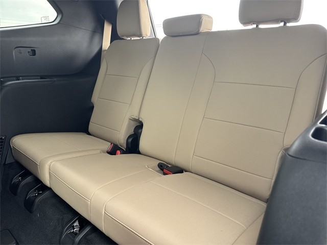 Buick Enclave Vehicle Full-screen Gallery Image 23