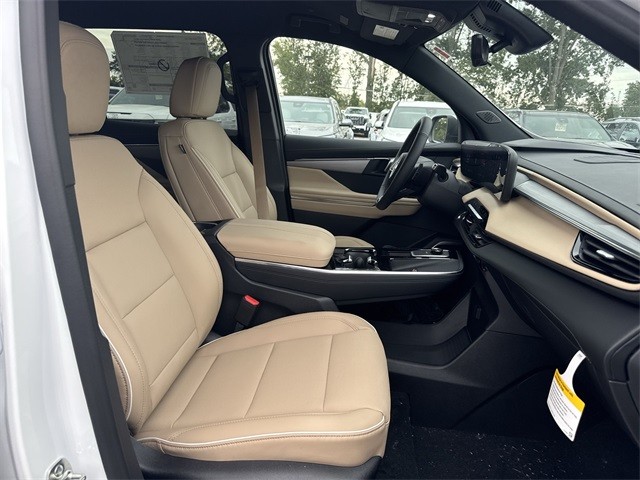 Buick Enclave Vehicle Full-screen Gallery Image 25