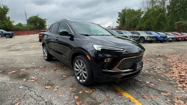 Buick Encore GX Vehicle Full-screen Gallery Image 02