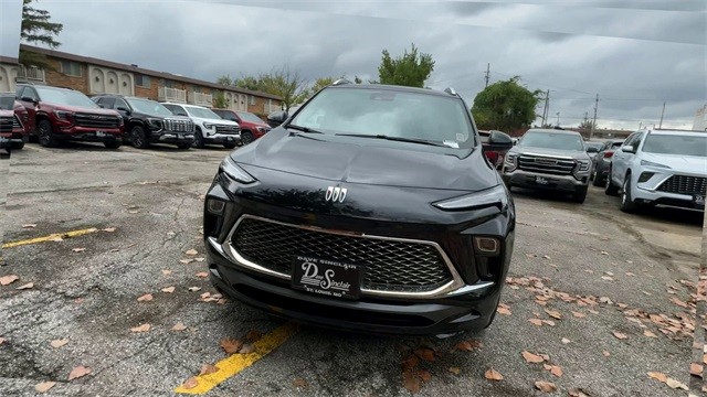 Buick Encore GX Vehicle Full-screen Gallery Image 03